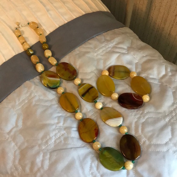 Quartz necklace and bracelet set - Picture 3 of 4